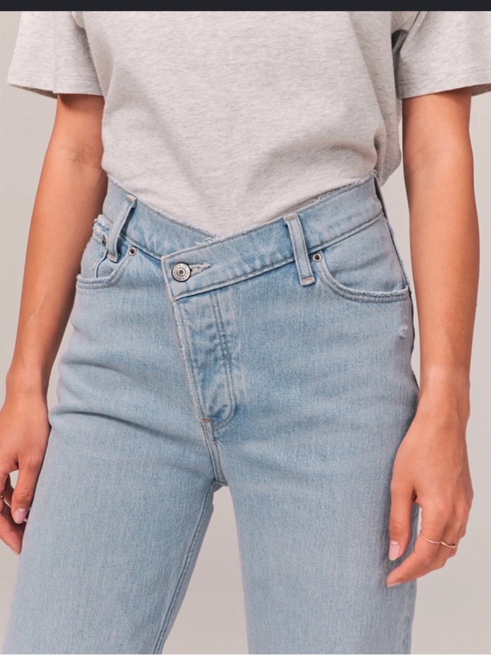 Abercrombie & Fitch Light Blue Asymmetric Waist The Dad high Rise Jean 28/6 R